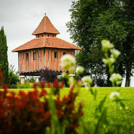 Alojamento de Acomodação e Pequeno-almoço D'hotes Insolite Dans Un Pigeonnier à 5 Minutes De Marciac Gers